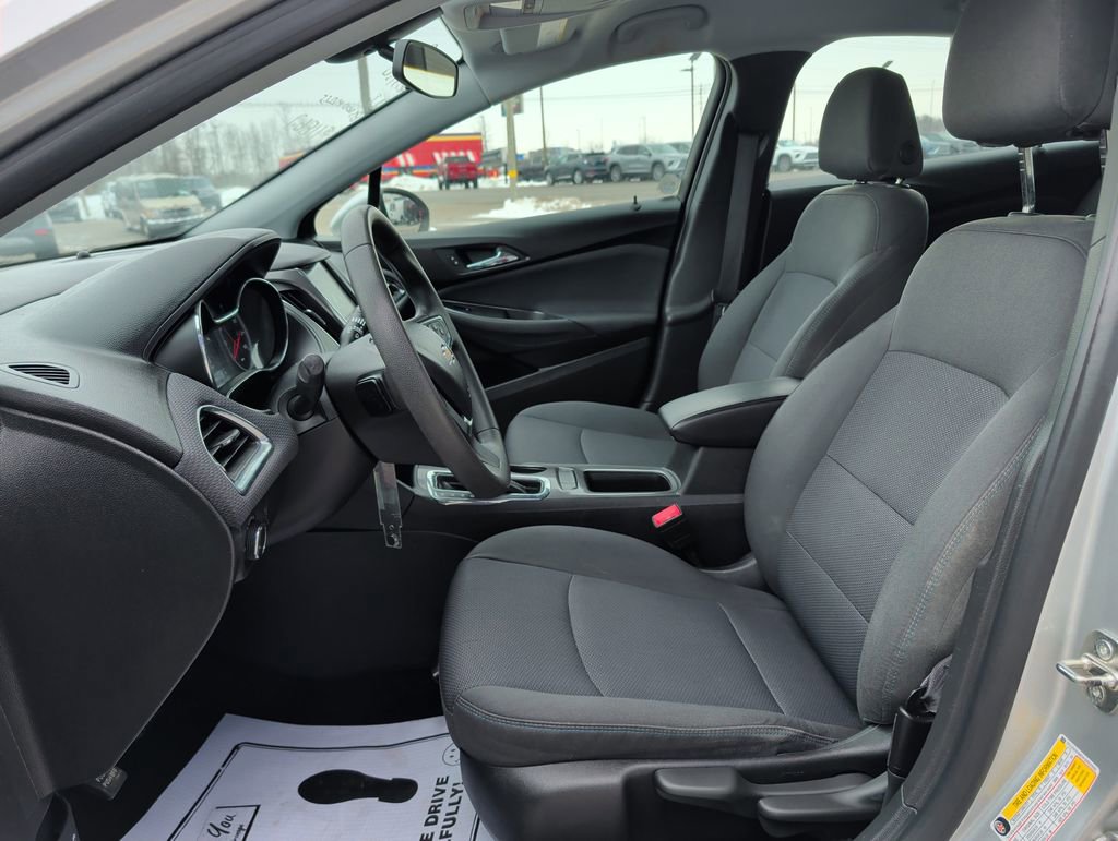Used 2019 Chevrolet Cruze LT image 8