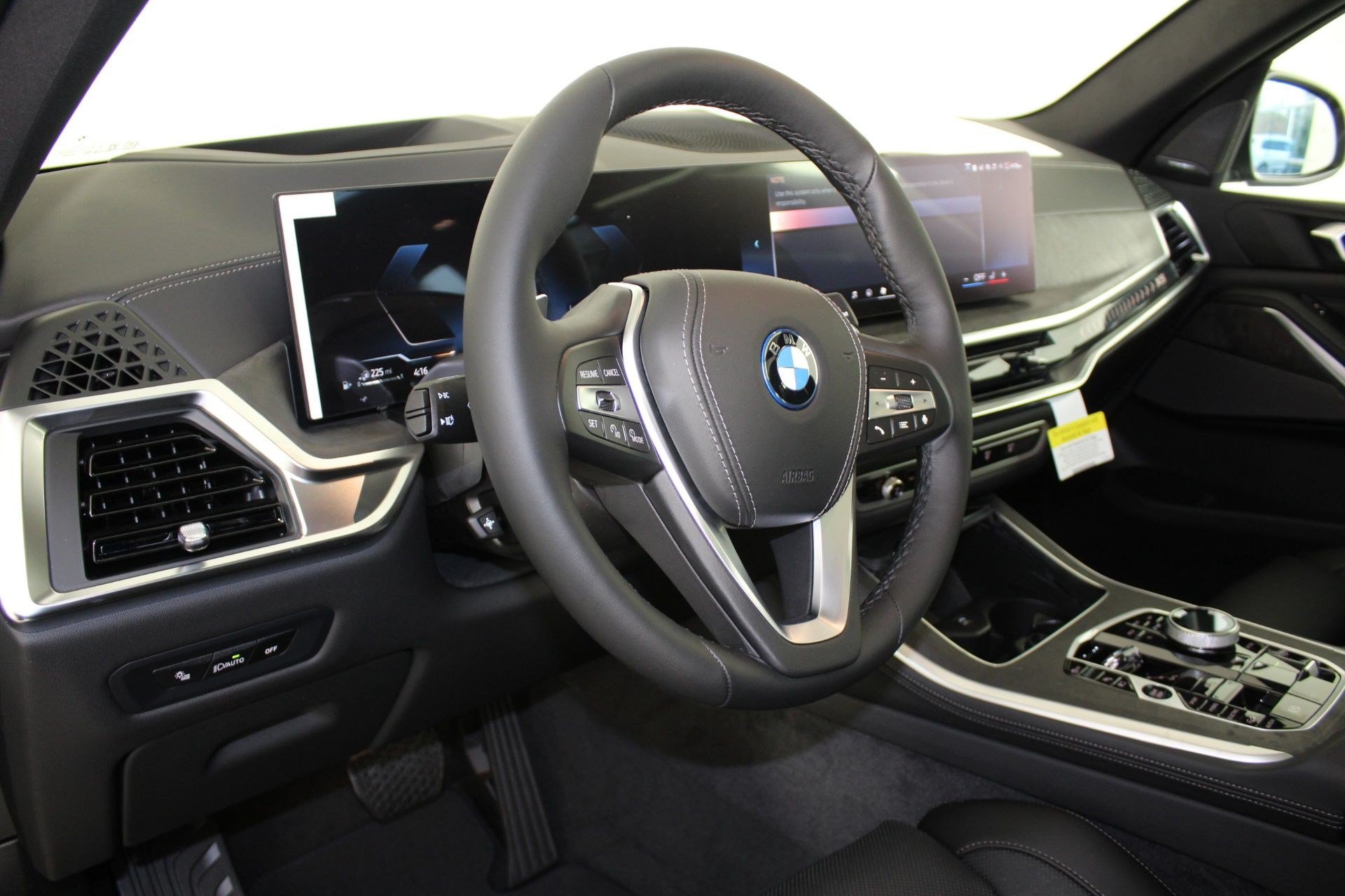 New 2026 BMW X5 xDrive50e w/ Executive Package AWD/4WD image 4