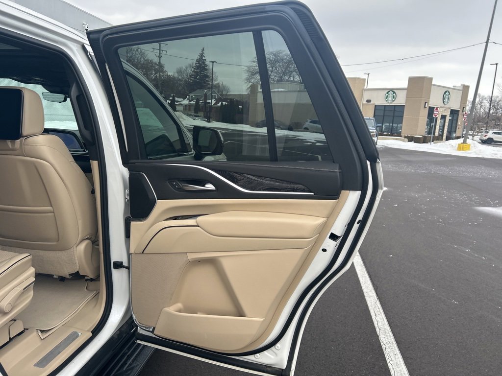 Used 2021 Cadillac Escalade Premium Luxury w/ Performance Package image 20