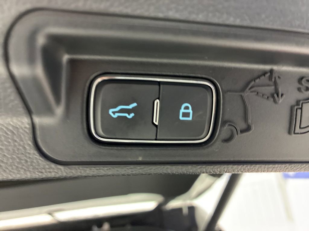 Used 2023 Ford Explorer XLT w/ Equipment Group 202A AWD/4WD image 41