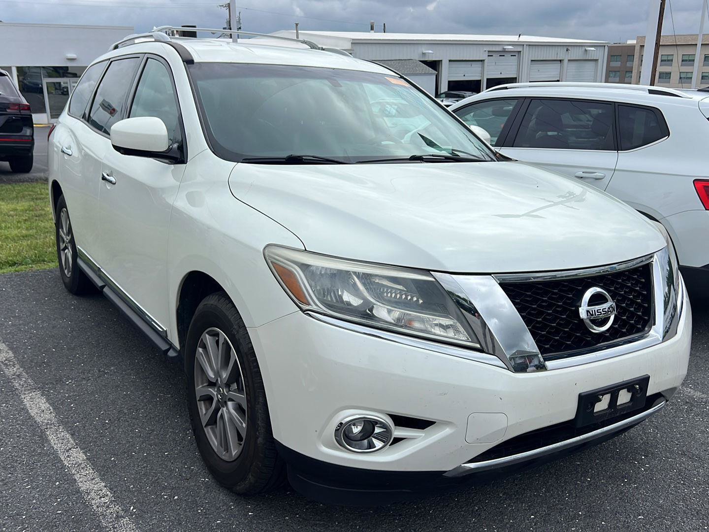 Used 2015 Nissan Pathfinder SL w/ SL Tech Package FWD image 7