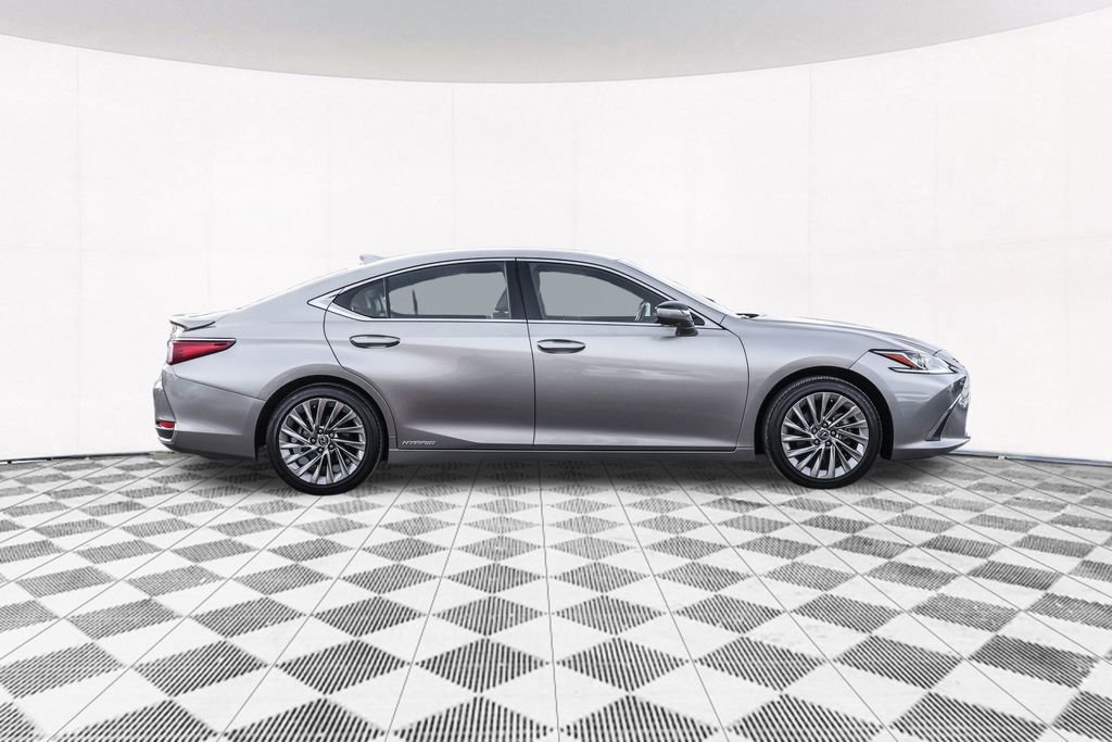 Used 2020 Lexus ES 300h 300h Luxury w/ Accessory Package 2 image 11