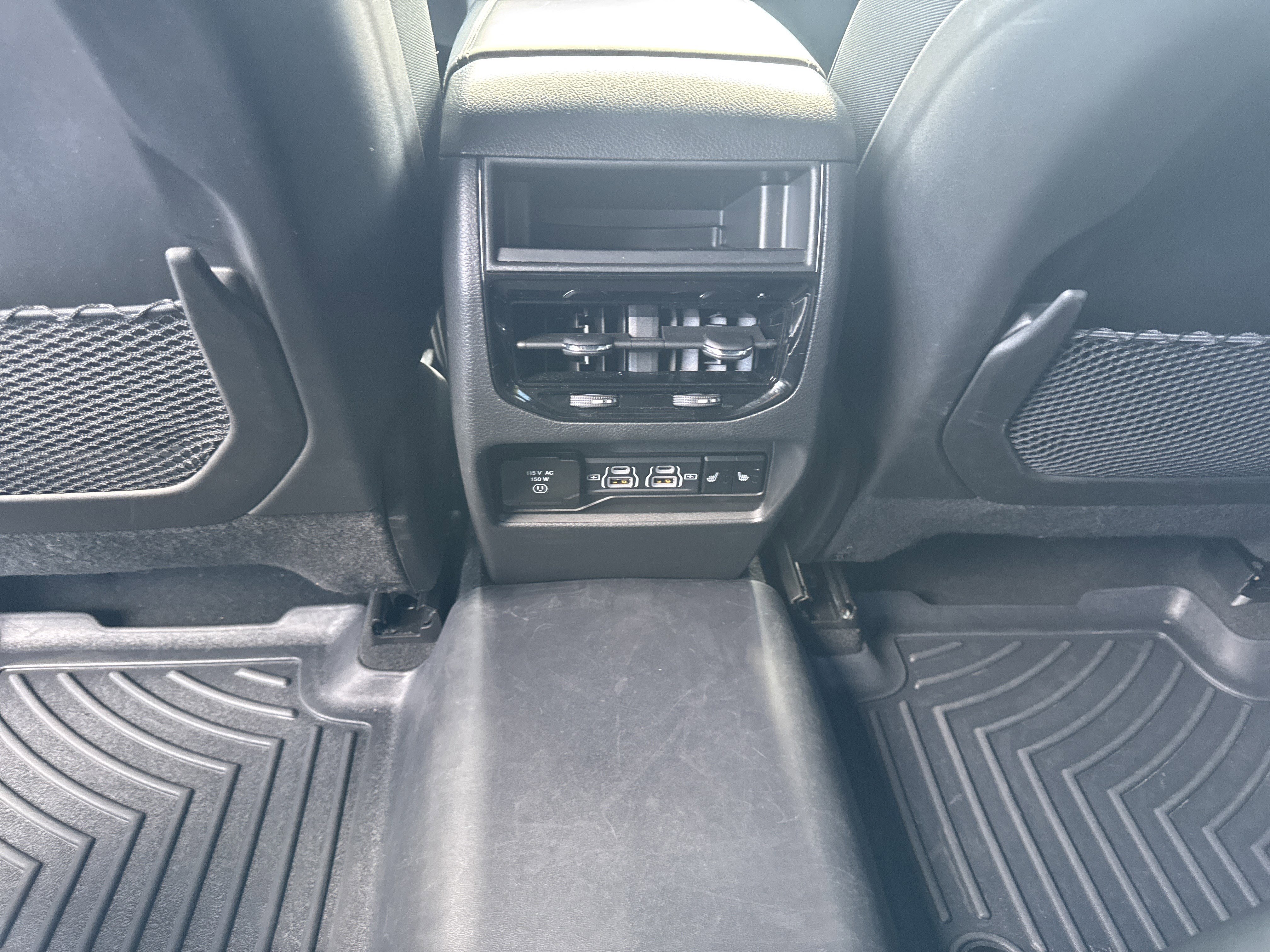 Used 2023 Jeep Grand Cherokee Overland AWD/4WD image 14