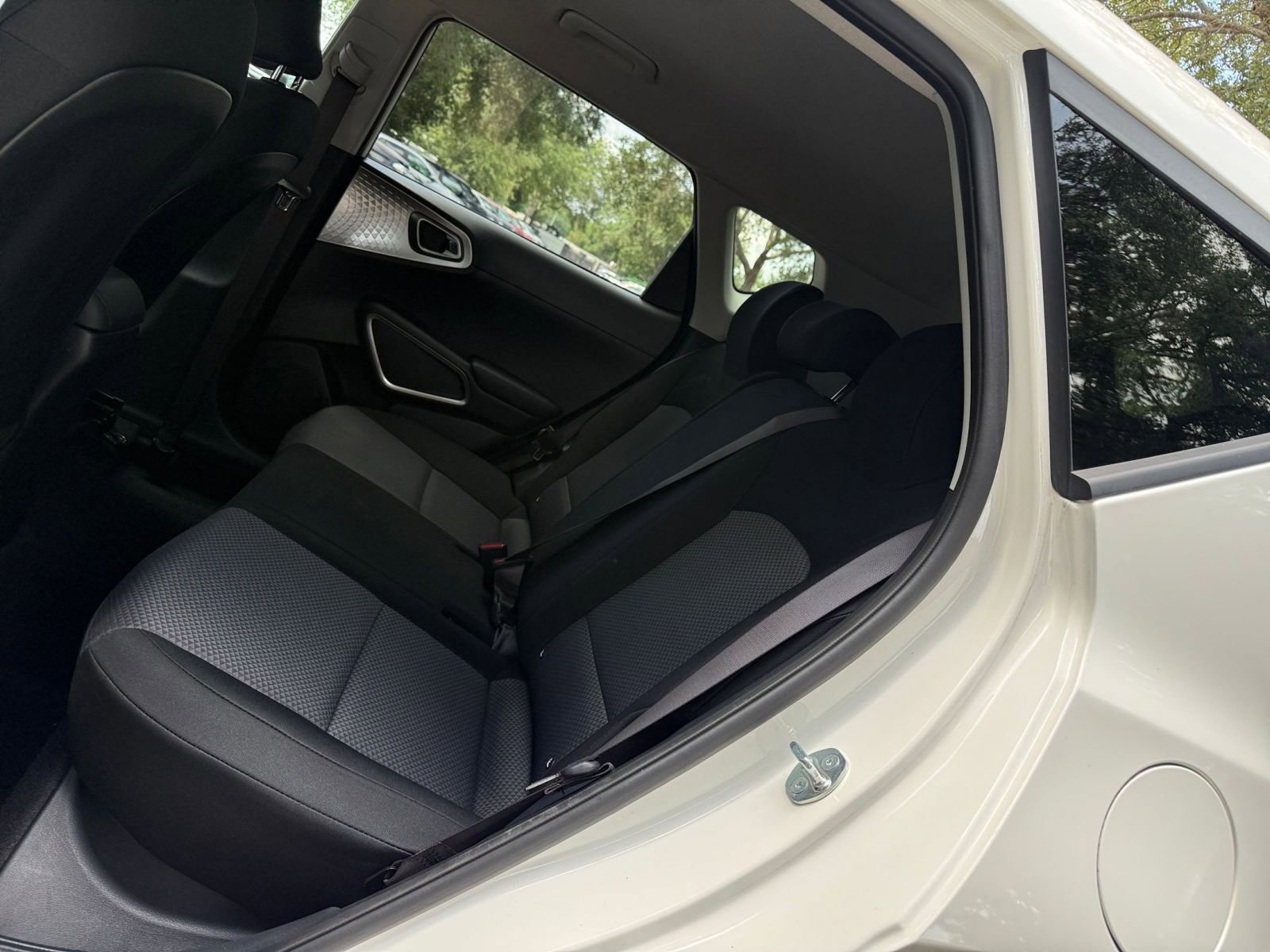 Used 2025 Kia Soul LX w/ LX Technology Package FWD image 34