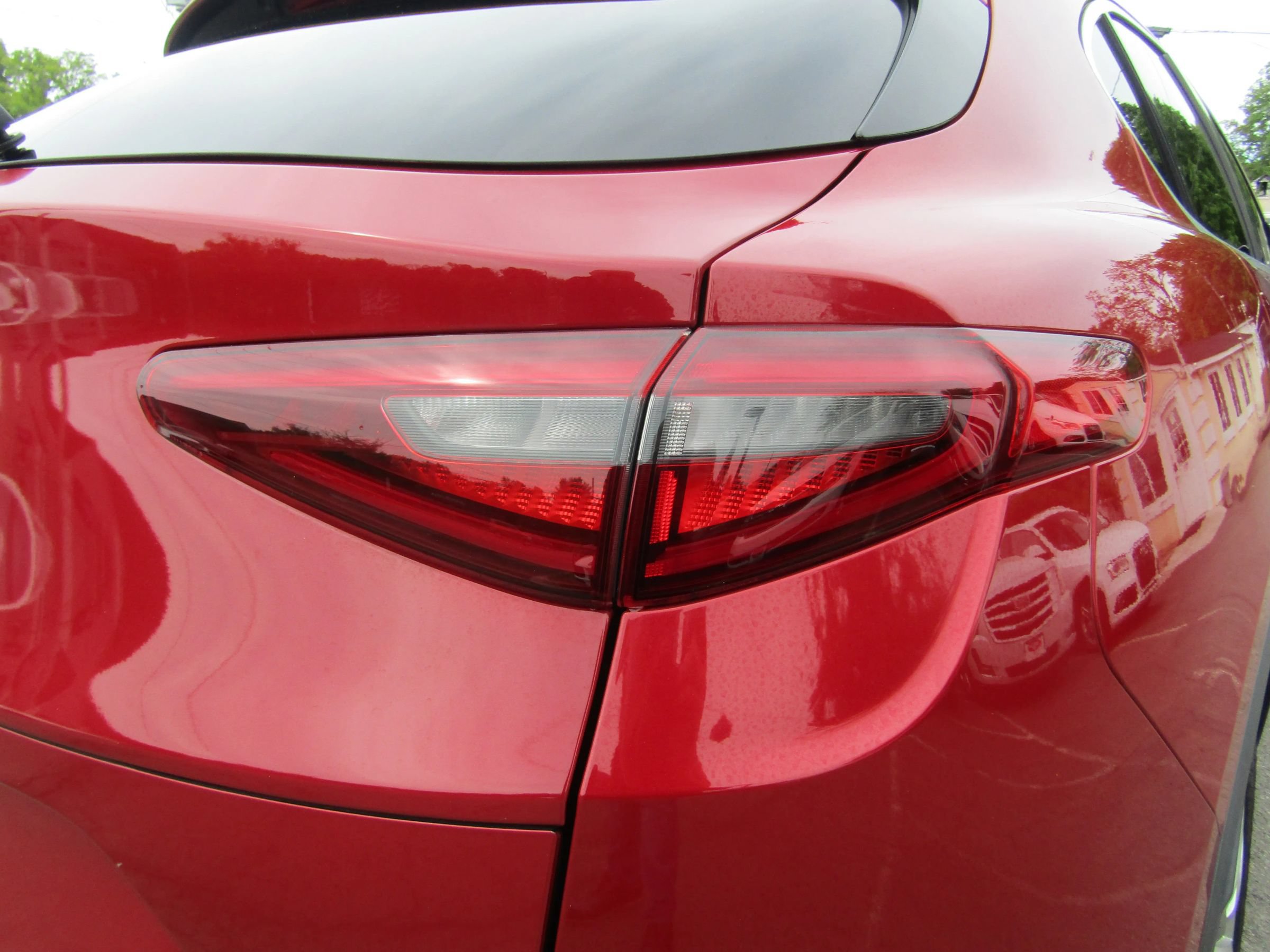 Used 2018 Alfa Romeo Stelvio Ti AWD/4WD image 10