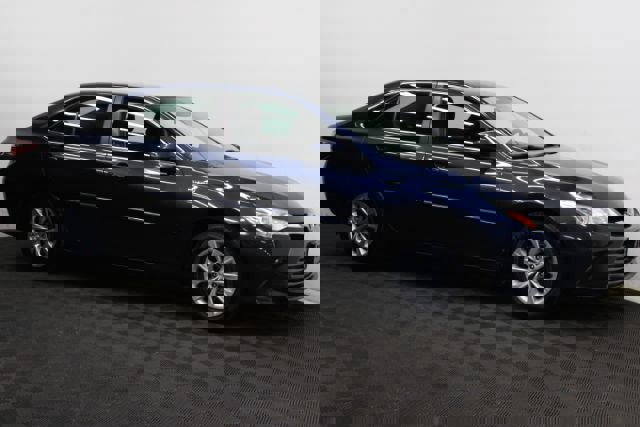 Used 2017 Toyota Camry LE image 3