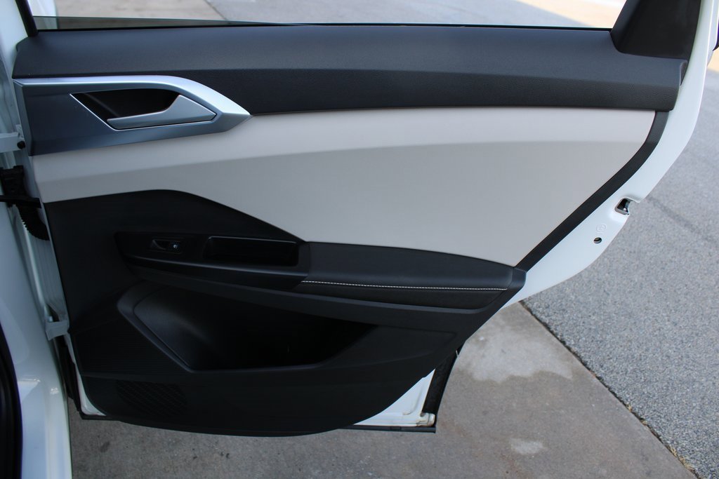 Certified 2025 Volkswagen Taos SE image 23