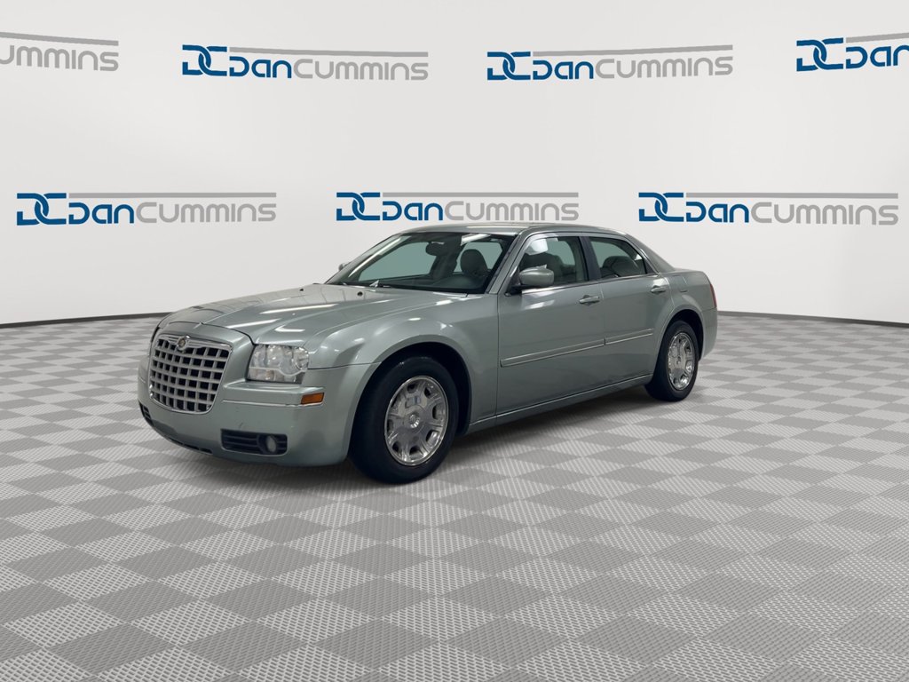 Used 2005 Chrysler 300 Touring RWD image 4