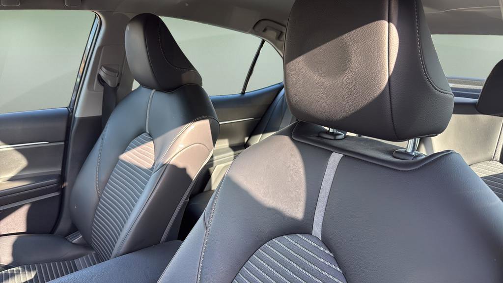 Used 2022 Toyota Camry SE image 12