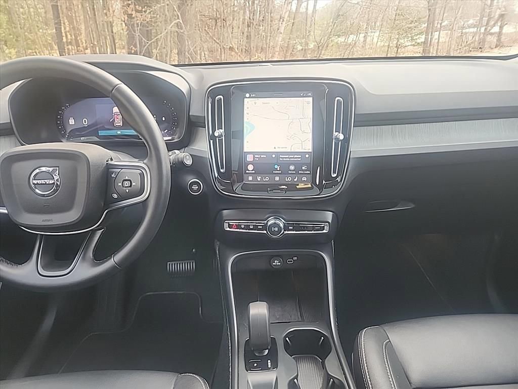 Certified 2025 Volvo XC40 B5 Core AWD/4WD image 31