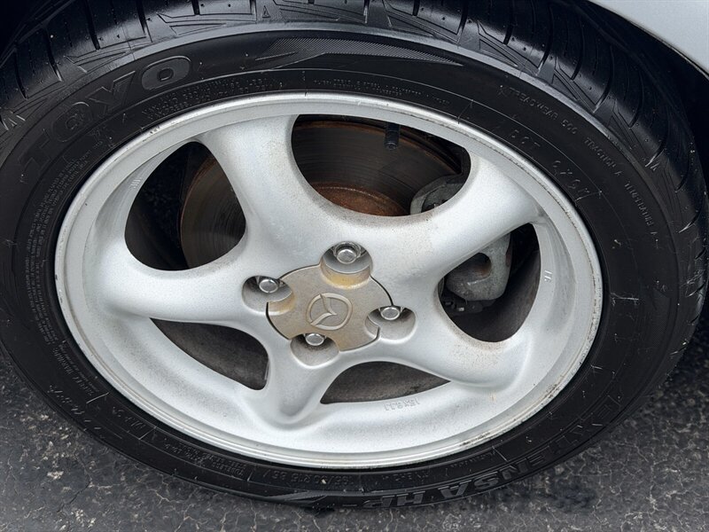 Used 2000 MAZDA MX-5 Miata RWD image 10