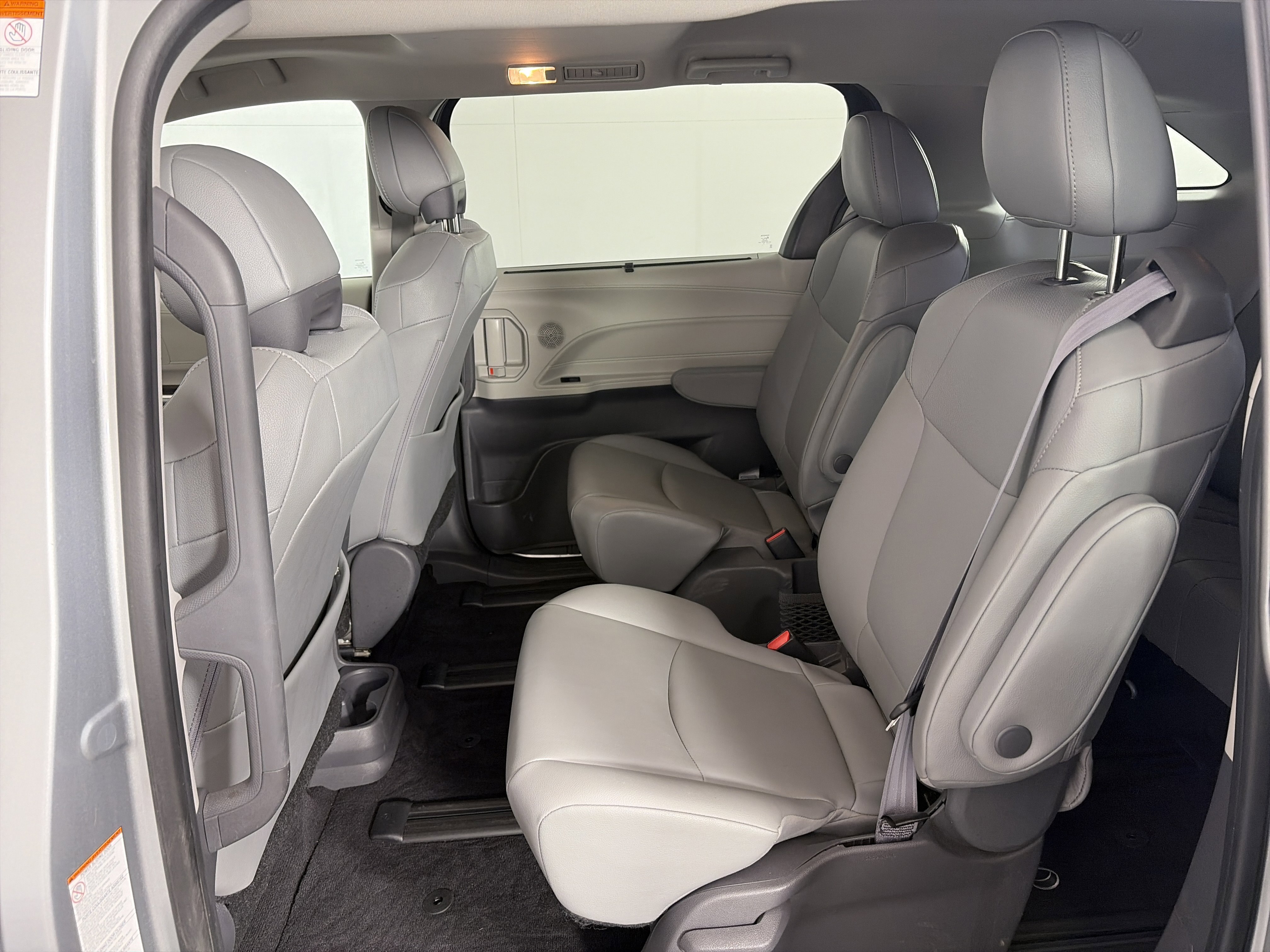 Used 2021 Toyota Sienna XLE image 7