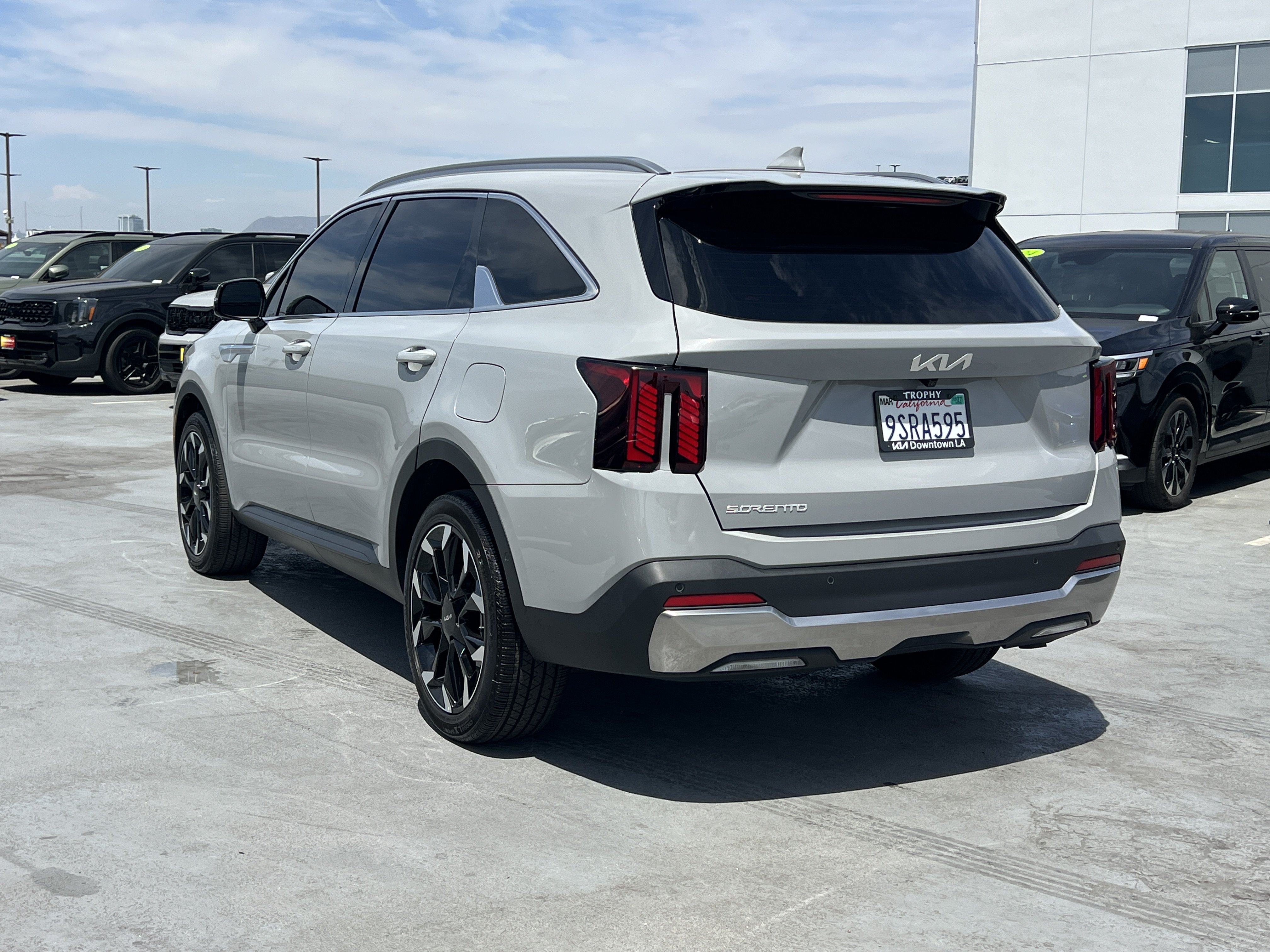 Certified 2025 Kia Sorento SX FWD image 4