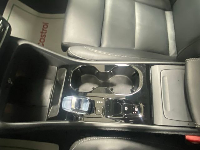 Used 2026 Volvo XC40 B5 Plus AWD/4WD image 25