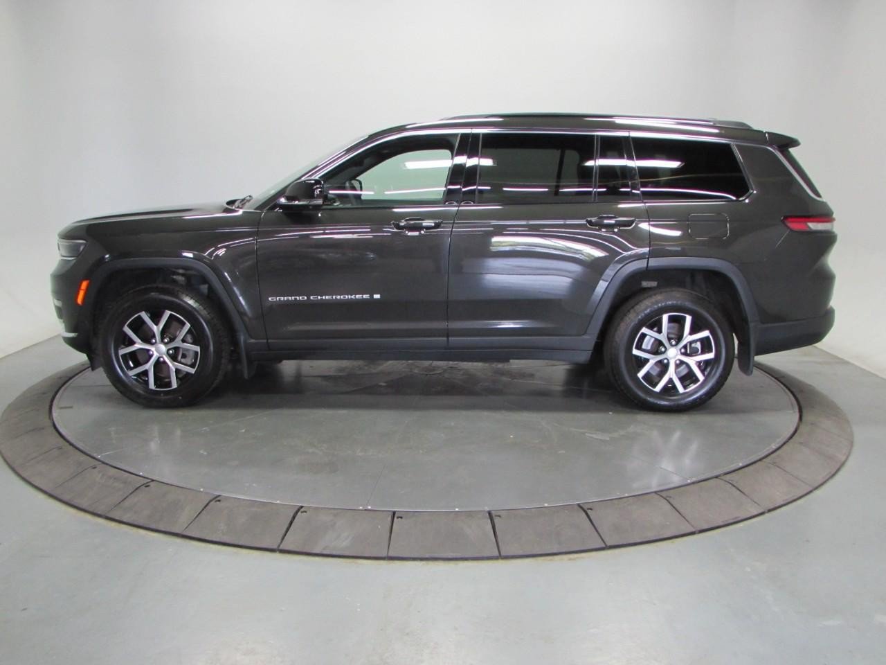 Used 2024 Jeep Grand Cherokee L Limited w/ Luxury Tech Group II AWD/4WD image 4