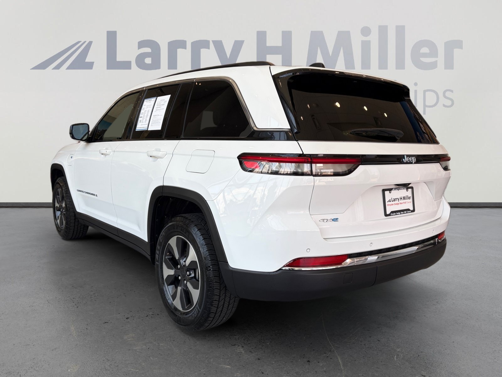 Used 2024 Jeep Grand Cherokee Limited 4xe AWD/4WD image 3