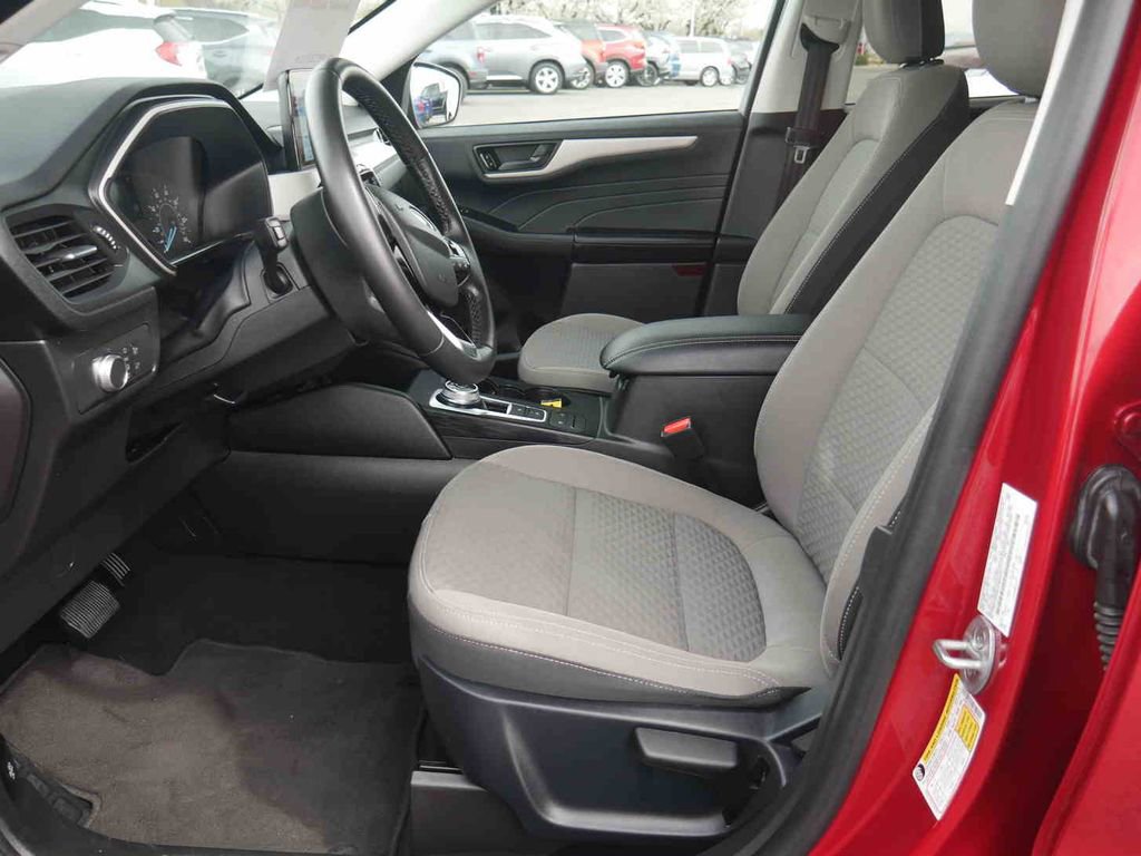 Used 2022 Ford Escape SE w/ SE Sport Appearance Package image 22