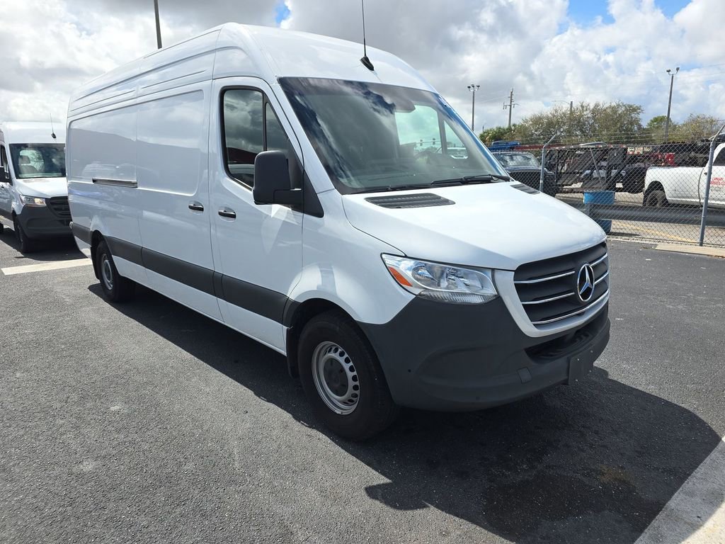 Used 2024 Mercedes-Benz Sprinter 2500 image 3