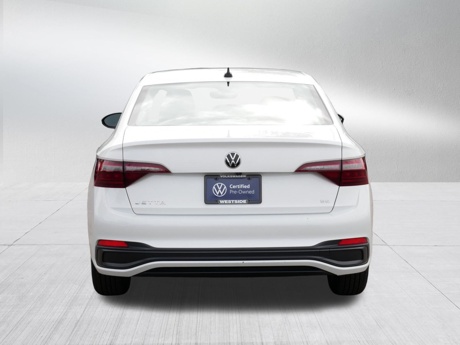 Certified 2023 Volkswagen Jetta SE w/ Panoramic Sunroof Package FWD image 6
