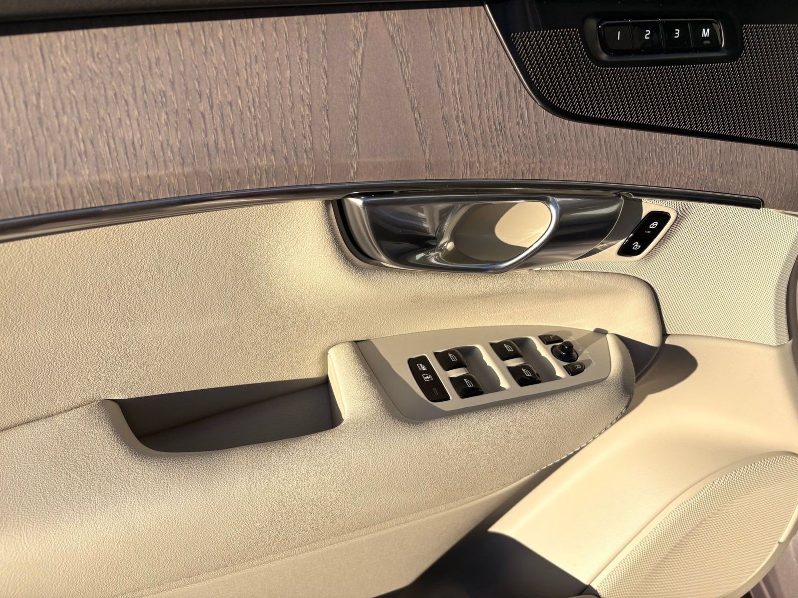 New 2026 Volvo XC90 B6 Ultra w/ Protection Package AWD/4WD image 12