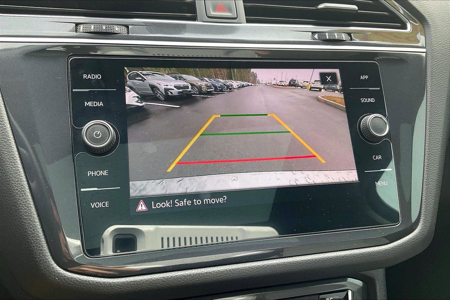 Used 2021 Volkswagen Tiguan SE w/ Panoramic Sunroof Package image 23