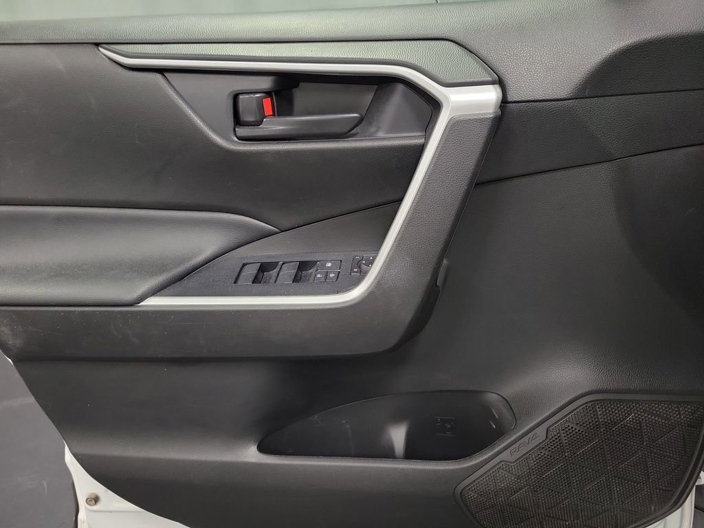 Used 2020 Toyota RAV4 LE image 22