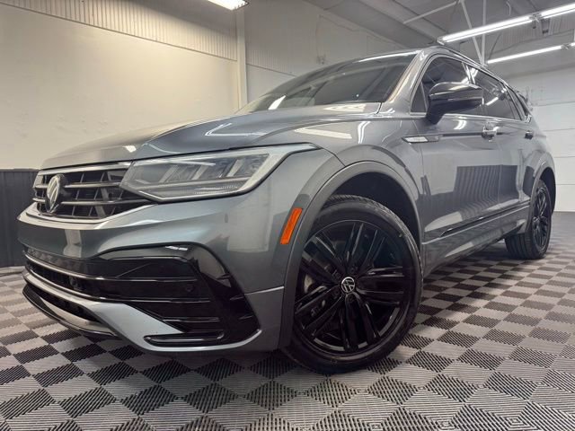 Used 2022 Volkswagen Tiguan SE R-Line FWD image 3
