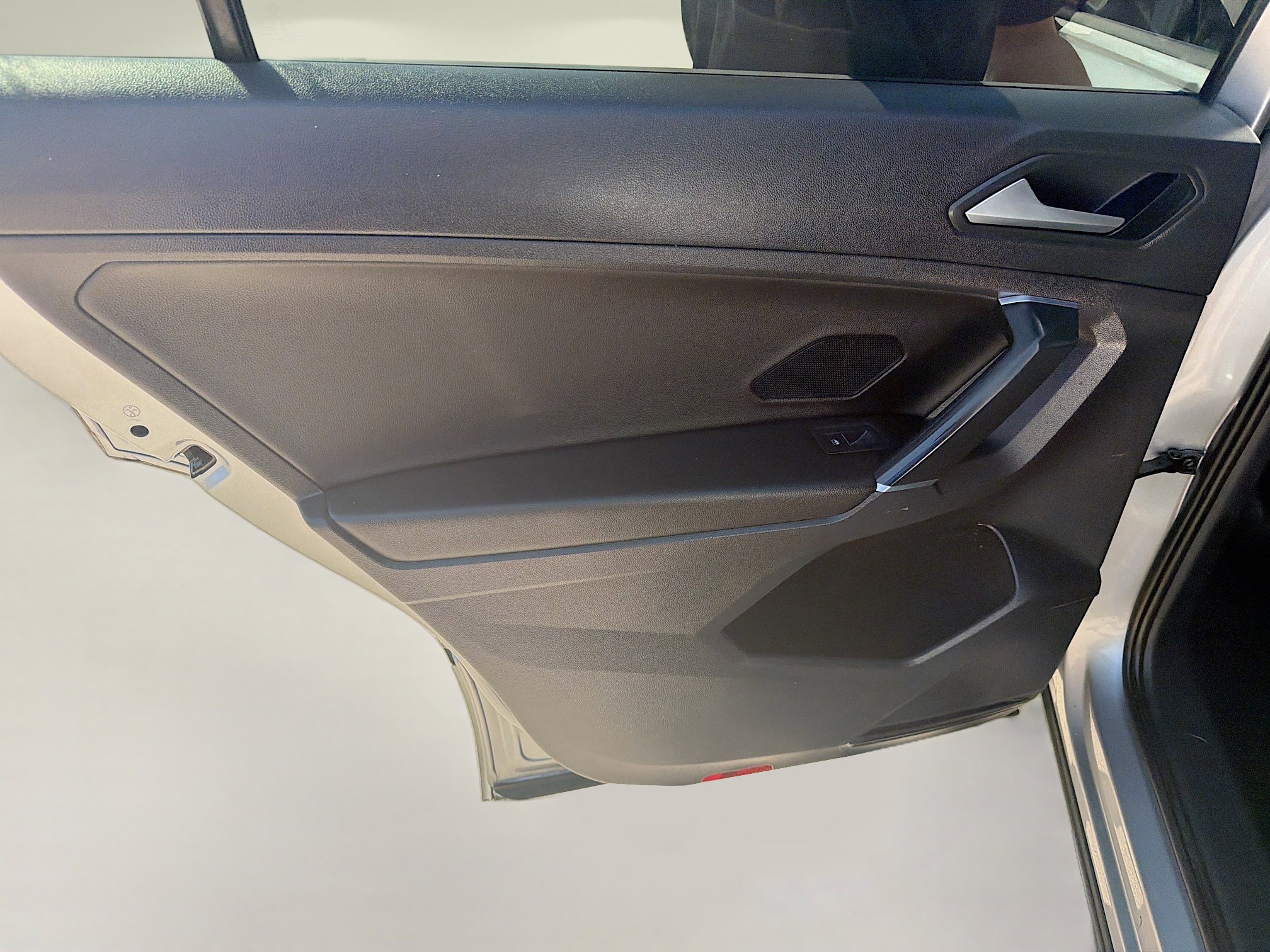 Used 2020 Volkswagen Tiguan SE R-Line image 23