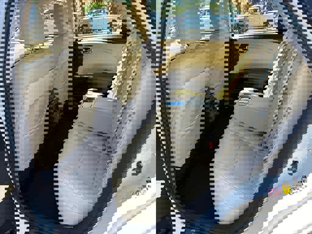 Used 2015 Toyota Avalon Limited FWD image 9