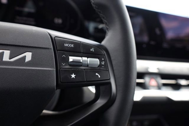 Used 2025 Kia K4 EX image 24