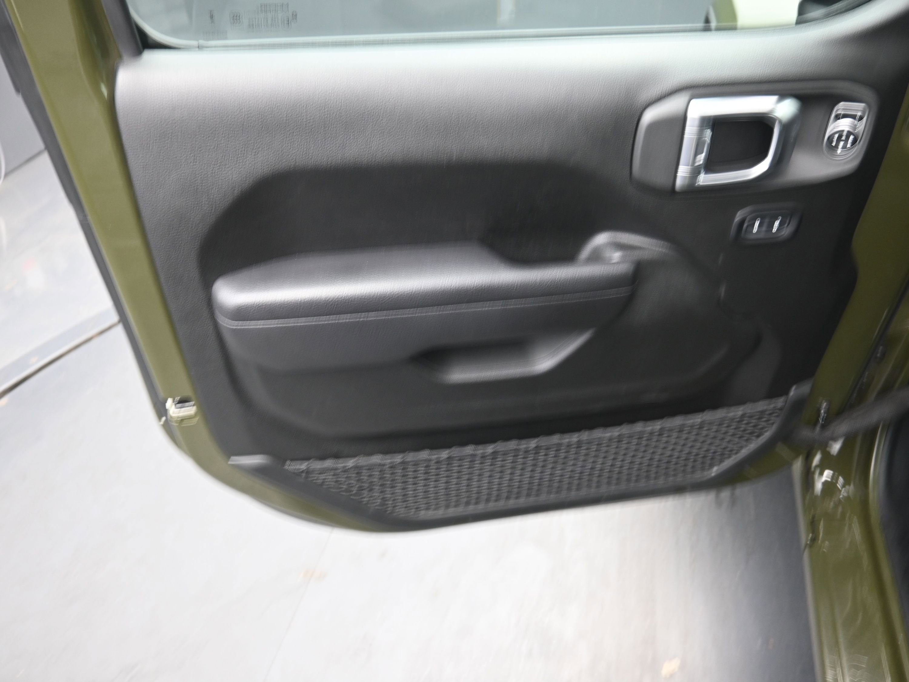 Used 2024 Jeep Wrangler Sport S image 16