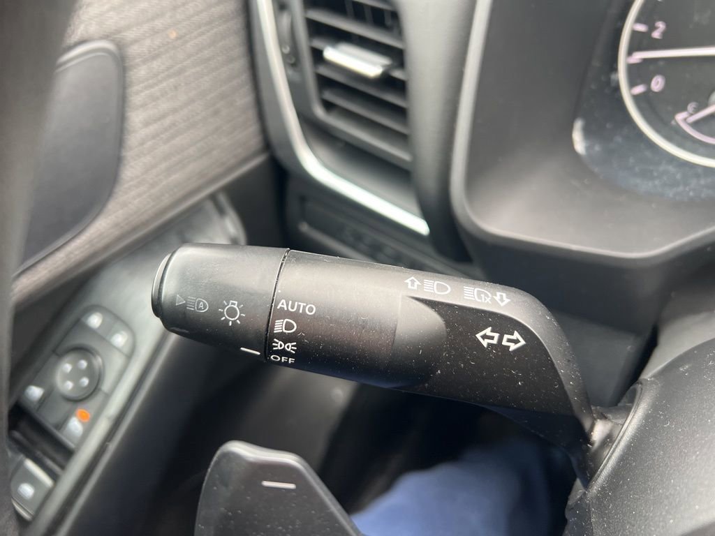 Used 2023 Nissan Rogue S image 13