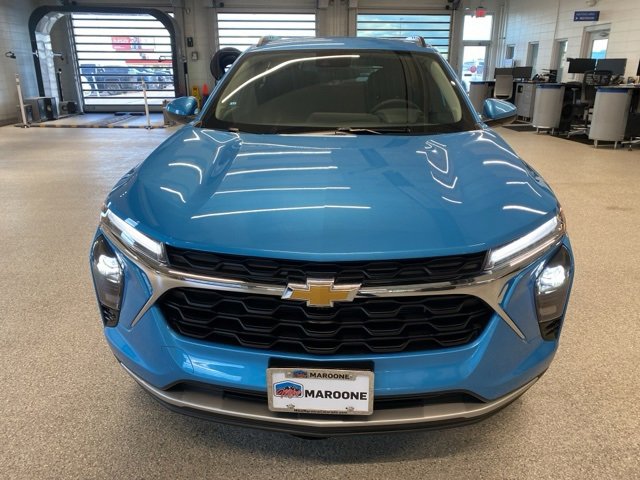 New 2025 Chevrolet Trax LT w/ LT Convenience Package video 2