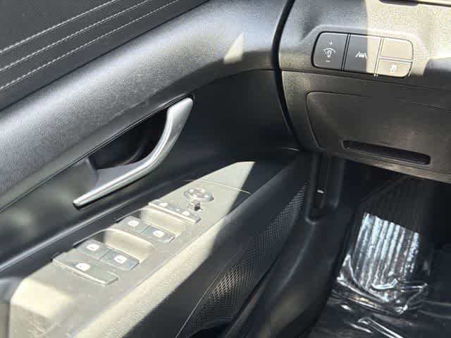 Certified 2022 Hyundai Elantra SEL FWD image 14