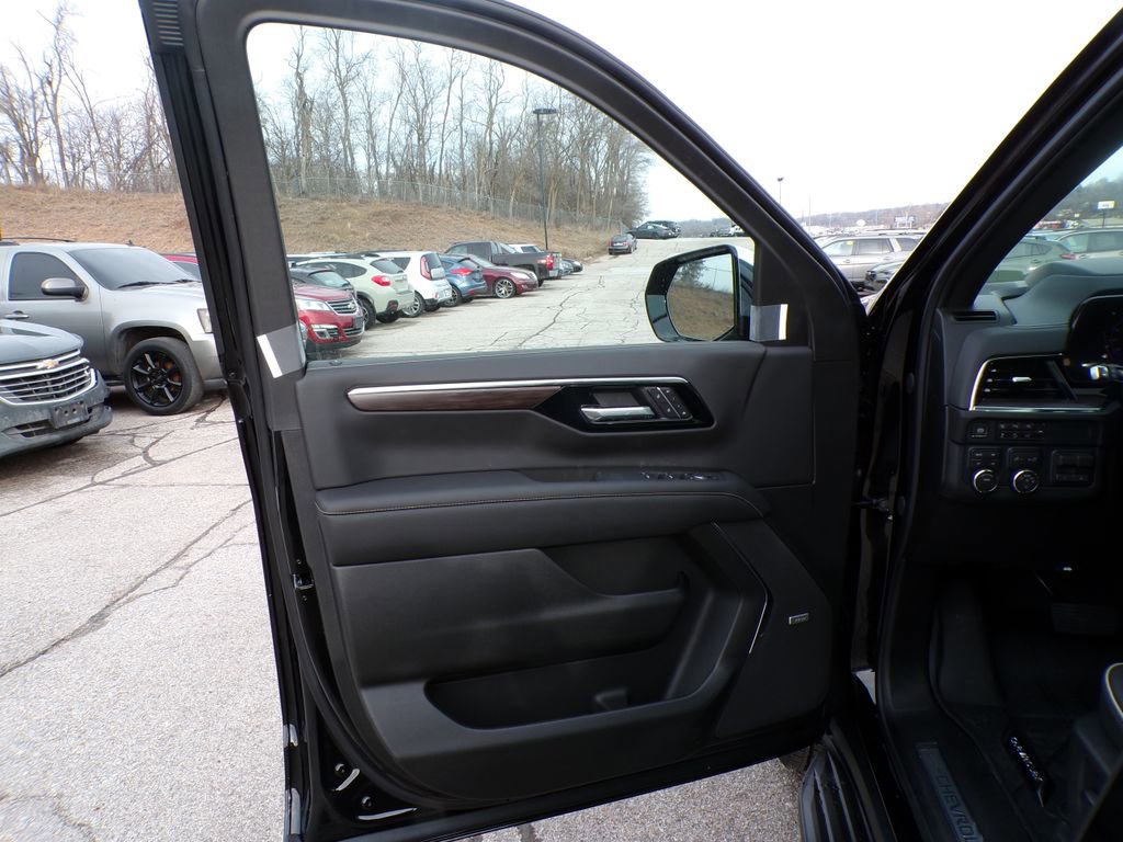 New 2026 Chevrolet Suburban Premier AWD/4WD image 12