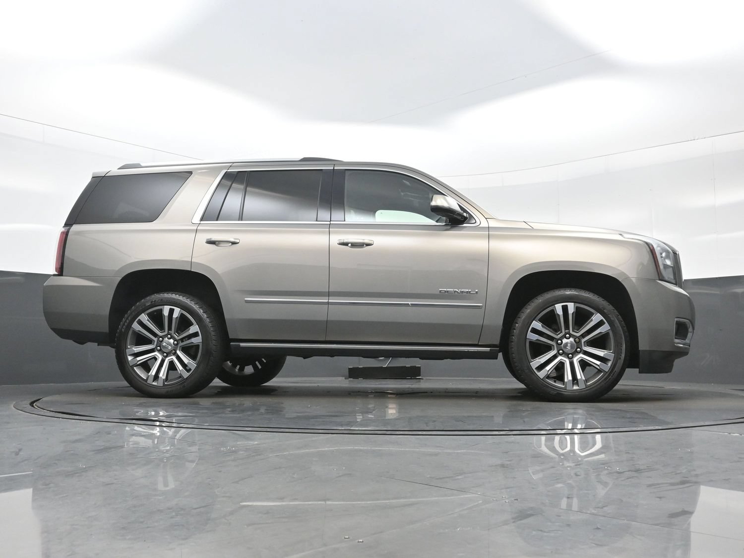 Used 2019 GMC Yukon Denali w/ Denali Ultimate Package AWD/4WD image 34
