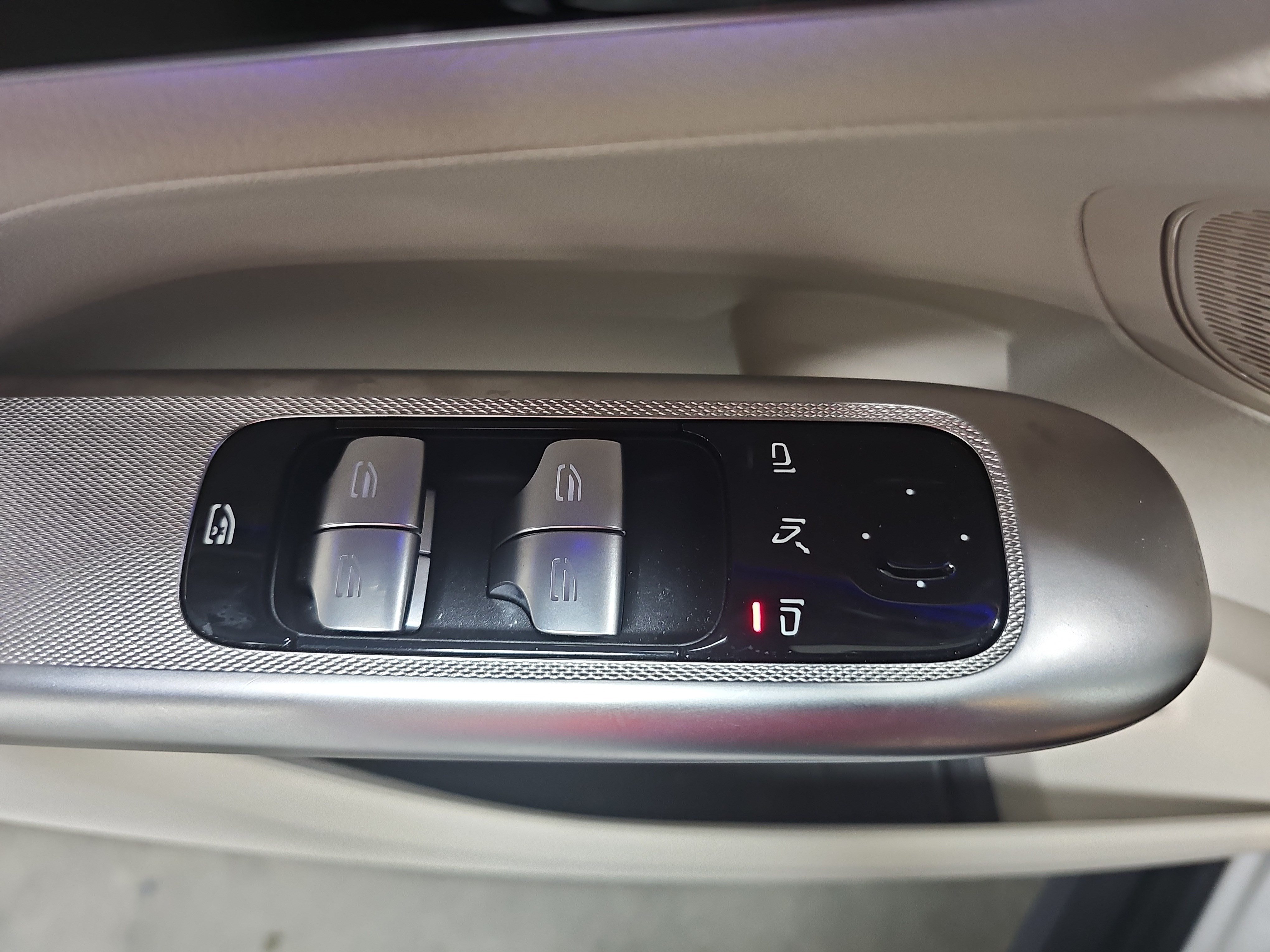 Used 2025 Mercedes-Benz GLC 300 4MATIC image 29