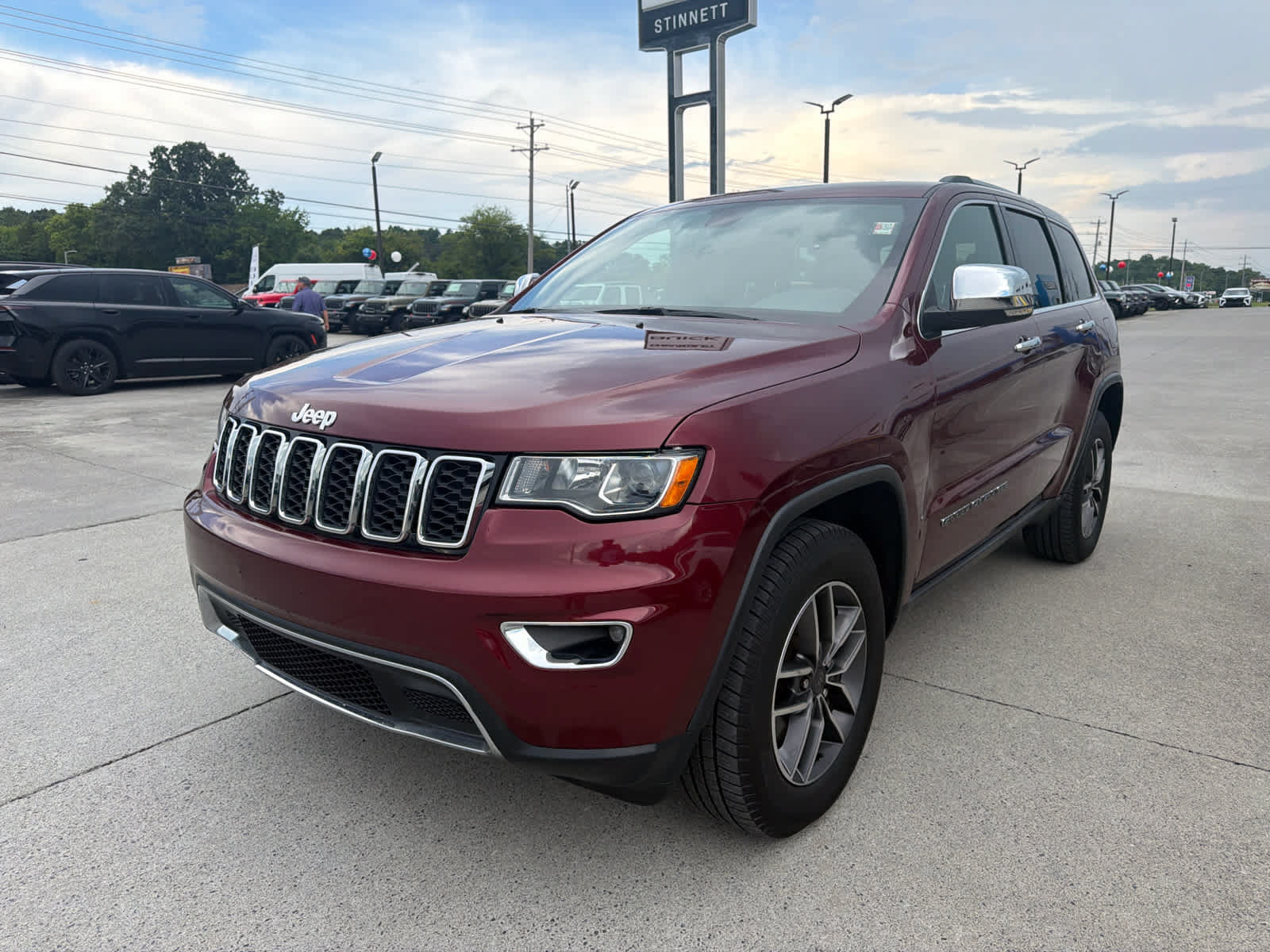 Used 2019 Jeep Grand Cherokee Limited AWD/4WD image 4