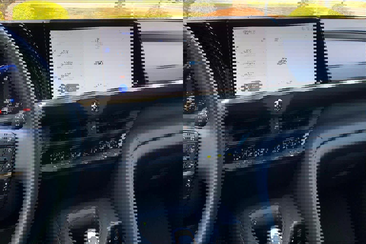 Used 2023 Toyota Crown Limited image 7