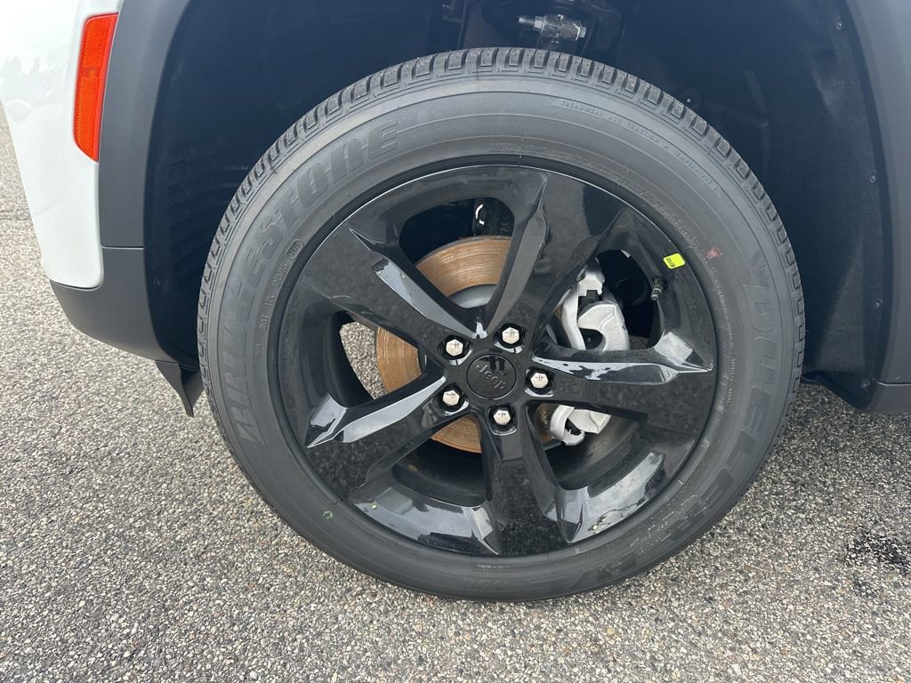 New 2025 Jeep Grand Cherokee Altitude AWD/4WD image 30