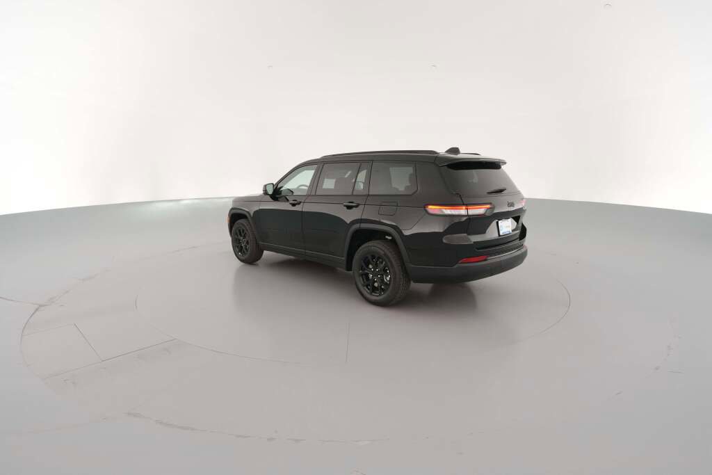 New 2025 Jeep Grand Cherokee L Laredo image 8
