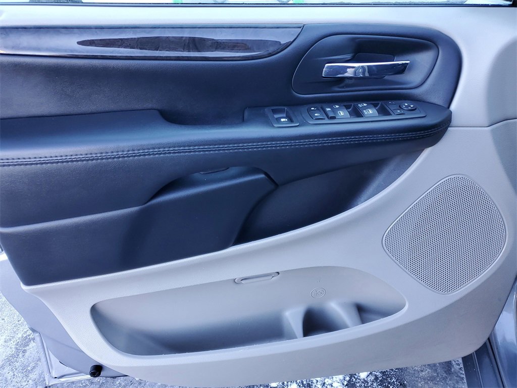 Used 2020 Dodge Grand Caravan SE image 18