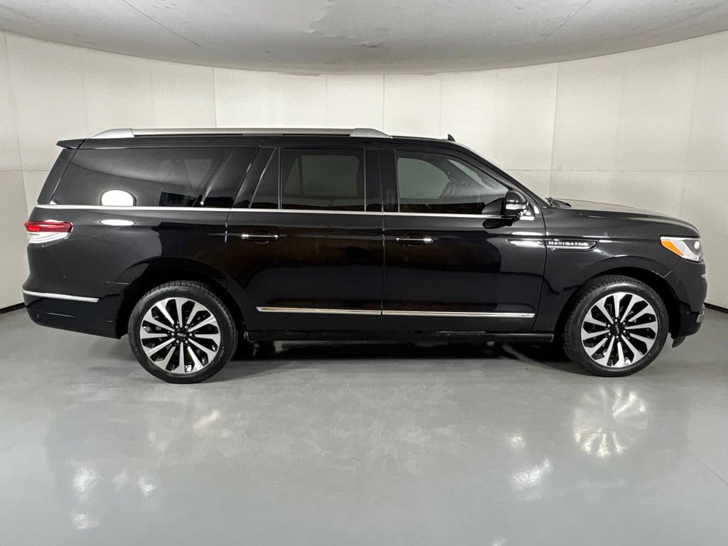 Used 2023 Lincoln Navigator L Reserve AWD/4WD image 9