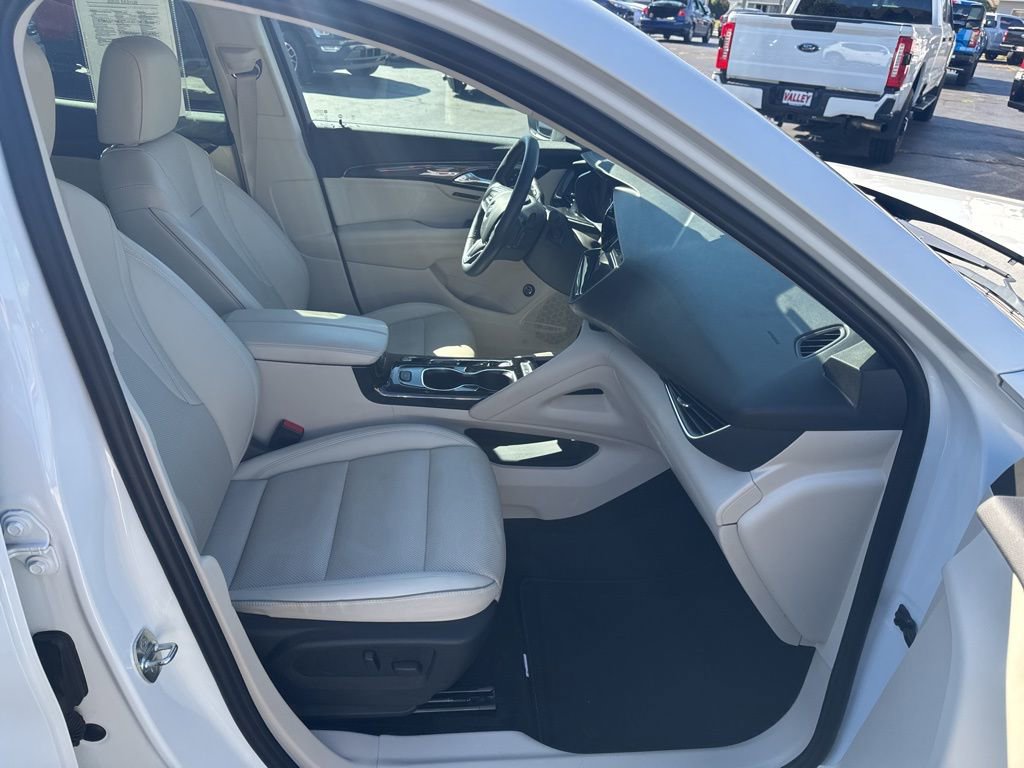 Used 2022 Buick Envision Essence w/ Safety Package image 29