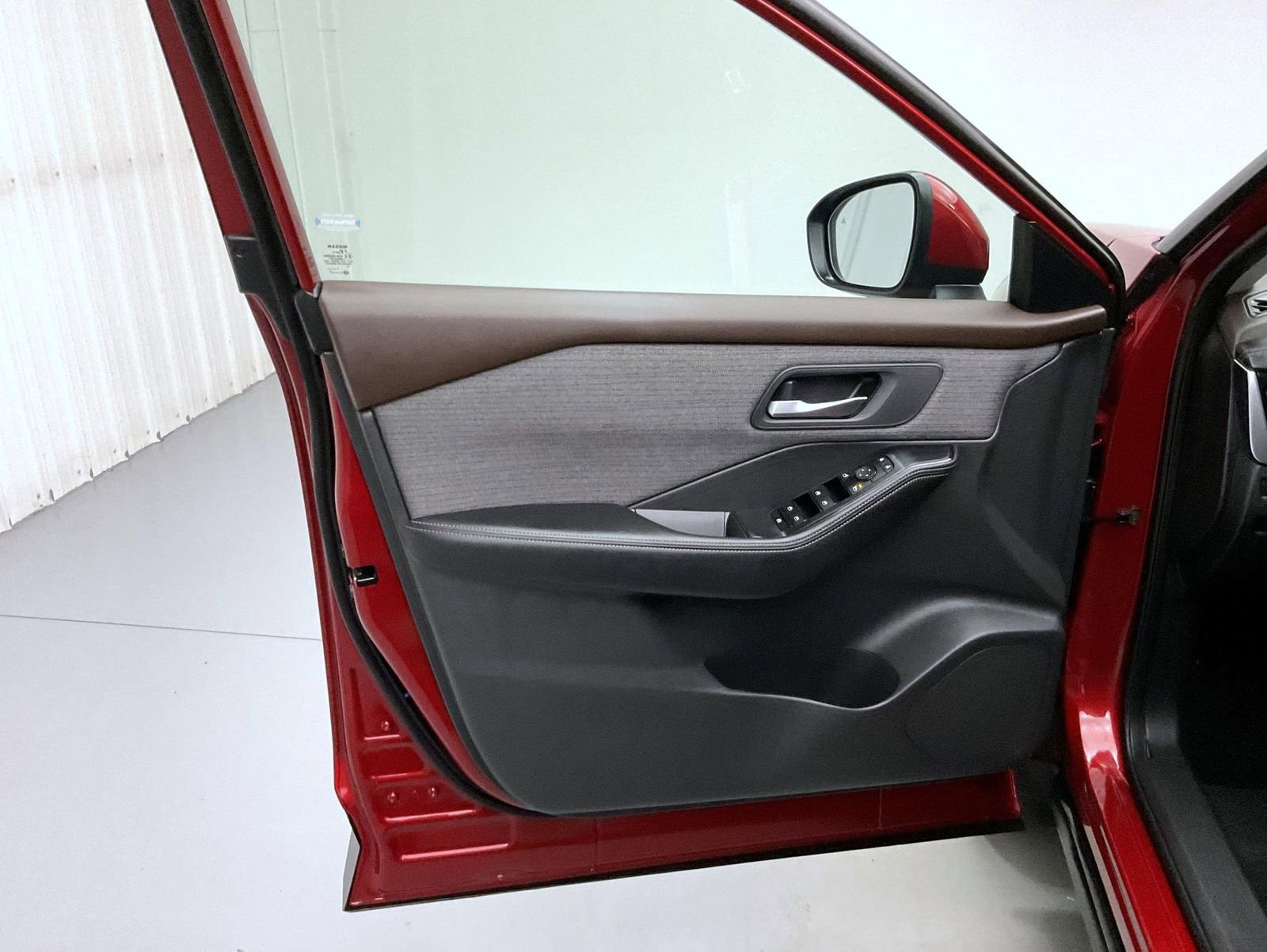 Used 2023 Nissan Rogue SV image 9