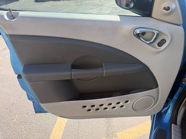 Used 2009 Chrysler PT Cruiser FWD image 12