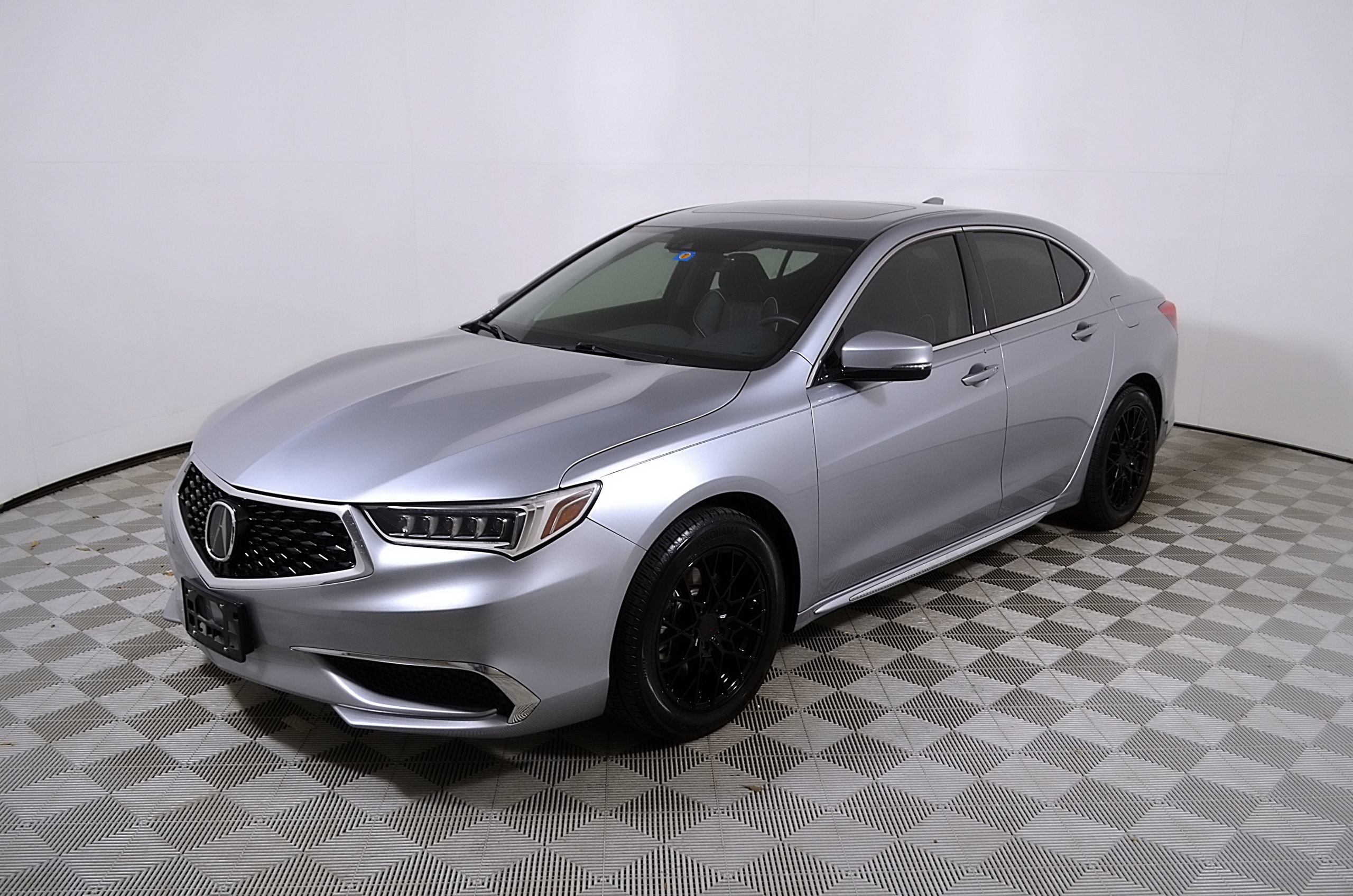 Used 2018 Acura TLX V6 w/ Technology Package FWD image 3