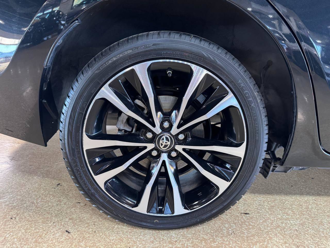 Used 2017 Toyota Corolla SE FWD image 39