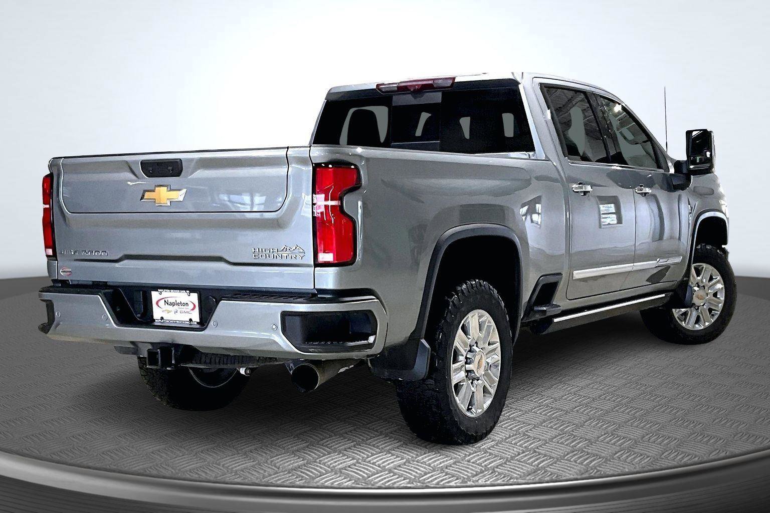 Used 2024 Chevrolet Silverado 2500 High Country w/ High Country Premium Package image 2