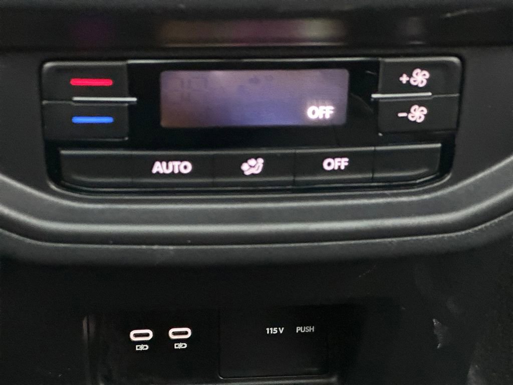 Used 2025 Volkswagen Atlas Peak Edition SE image 25